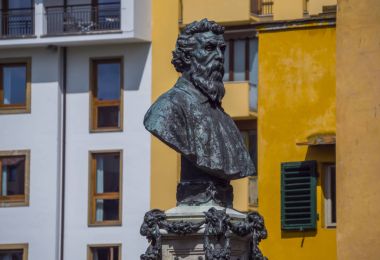 Benvenuto Cellini Ponte Vecchio Köprüsü'nde Venedik heykeli