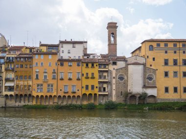 Floransa'da Arno Nehri boyunca güzel binalar