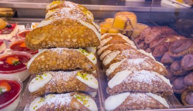 Bir tipik İtalyan pasta uzmanlık - ünlü Cannoli