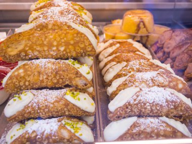 Bir tipik İtalyan pasta uzmanlık - ünlü Cannoli