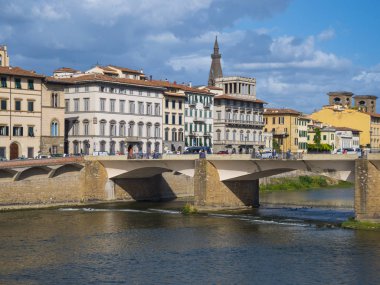Floransa'da Arno Nehri üzerinde köprüler