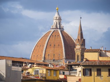 Şehir merkezinde Floransa Katedrali'nin kubbesi