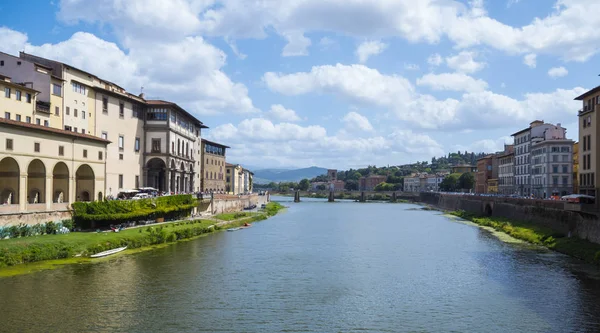 Floransa şehir Arno Nehri