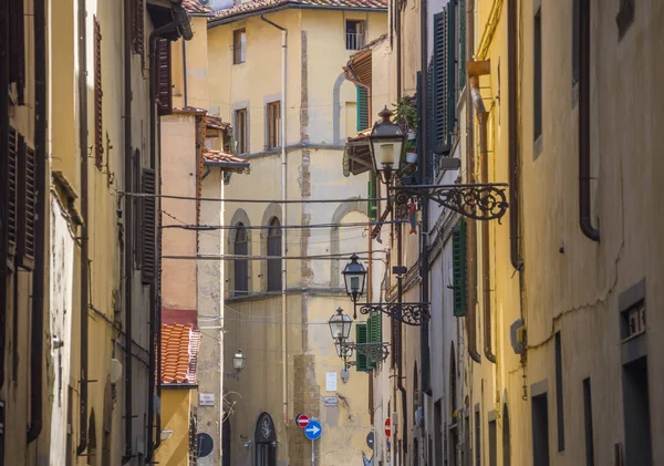 Floransa'da tarihi şehir merkezi dar şerit