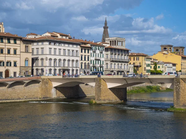 Floransa'da Arno Nehri üzerinde köprüler
