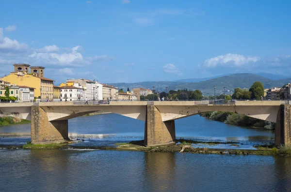 Floransa'da Arno Nehri üzerinde köprüler