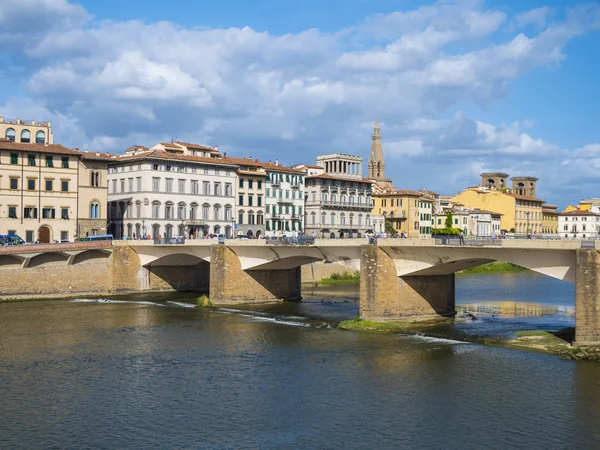 Floransa'da Arno Nehri üzerinde köprüler