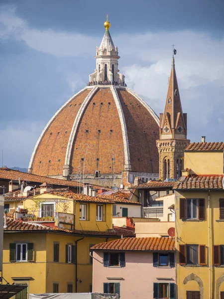 Şehir merkezinde Floransa Katedrali'nin kubbesi