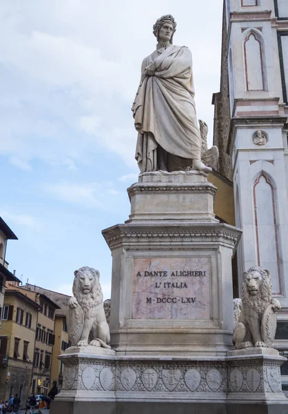 Dante Alighieri Santa Croce Meydanı Floransa'nın ünlü heykeli