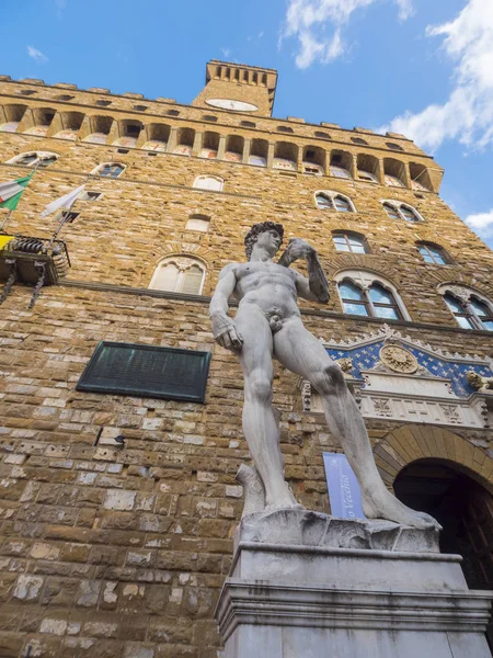 Знаменитая статуя Давида в Палаццо Веккио во Флоренции — стоковое фото