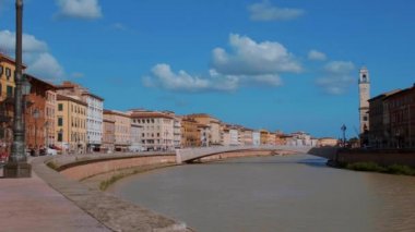 Arno Nehri ile Pisa harika şehir merkezine