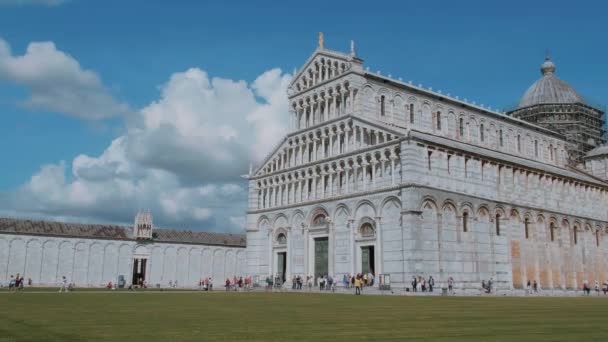 Pisa Cathedral op het plein van de Duomo — Stockvideo