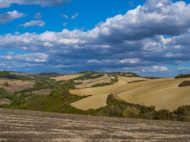Mavi gökyüzü ile güzel bir gün Toskana İtalya