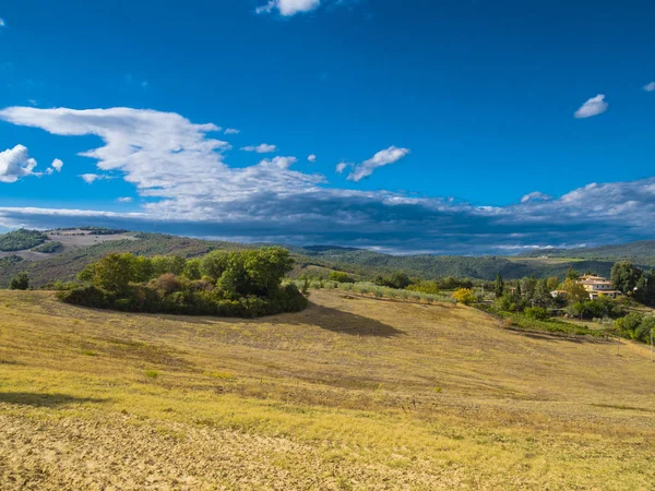 Geniş açı görünümü manzaralar İtalyan Toskana üzerinde