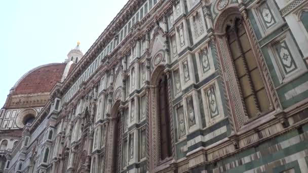 Catedral de Santa Maria del Fiore en Florencia en la Plaza del Duomo - mayor atracción de la ciudad - Toscana — Vídeos de Stock