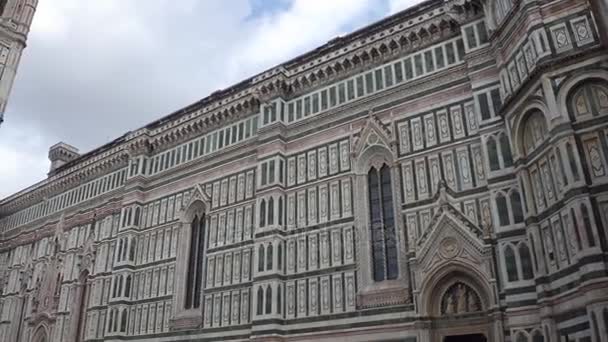 Kathedrale Santa Maria del Fiore in Florenz auf dem Domplatz - größte Attraktion der Stadt - Toskana — Stockvideo