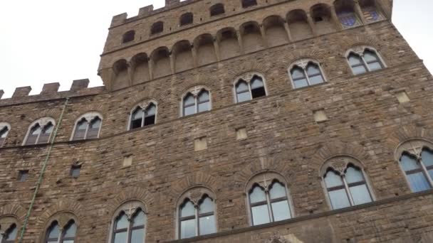 Palazzo Vecchio yang terkenal di Florence - Istana Vecchio di pusat kota bersejarah - Toscana — Stok Video