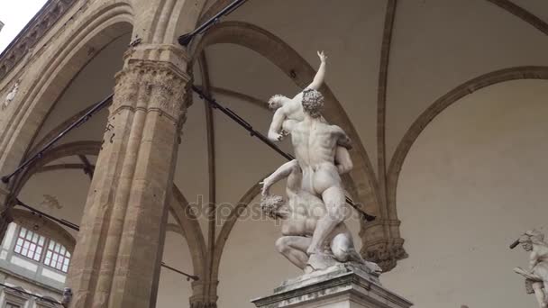 Statyerna längs Signoria torget vid Palazzo Vecchio i Florens - Tuscany — Stockvideo