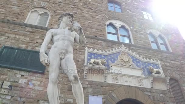 Slavná socha Davida v Palazzo Vecchio ve Florencii - Toskánsko — Stock video