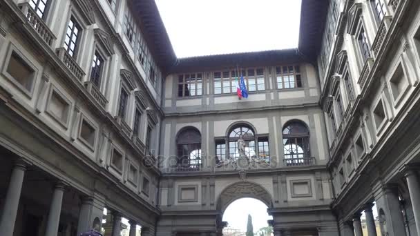 El famoso museo de los Uffizi y galerías en Florencia - Toscana — Vídeos de Stock