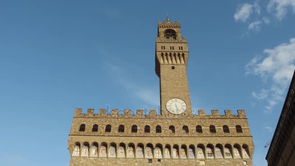 Florencja Włochy zabytkowy ratusz o nazwie Palazzo Vecchio w głównym placu - Tuscany — Wideo stockowe