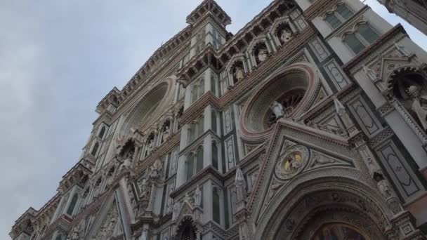 Katedrála Santa Maria del Fiore ve Florencii na náměstí Duomo - největší atrakcí ve městě - Toskánsko — Stock video