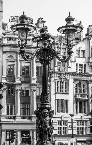 Φανάρια στην πλατεία Τραφάλγκαρ στο Λονδίνο — Φωτογραφία Αρχείου
