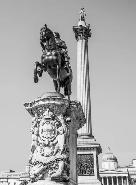Coluna Lord Nelson na Trafalgar Square Londres — Fotografia de Stock