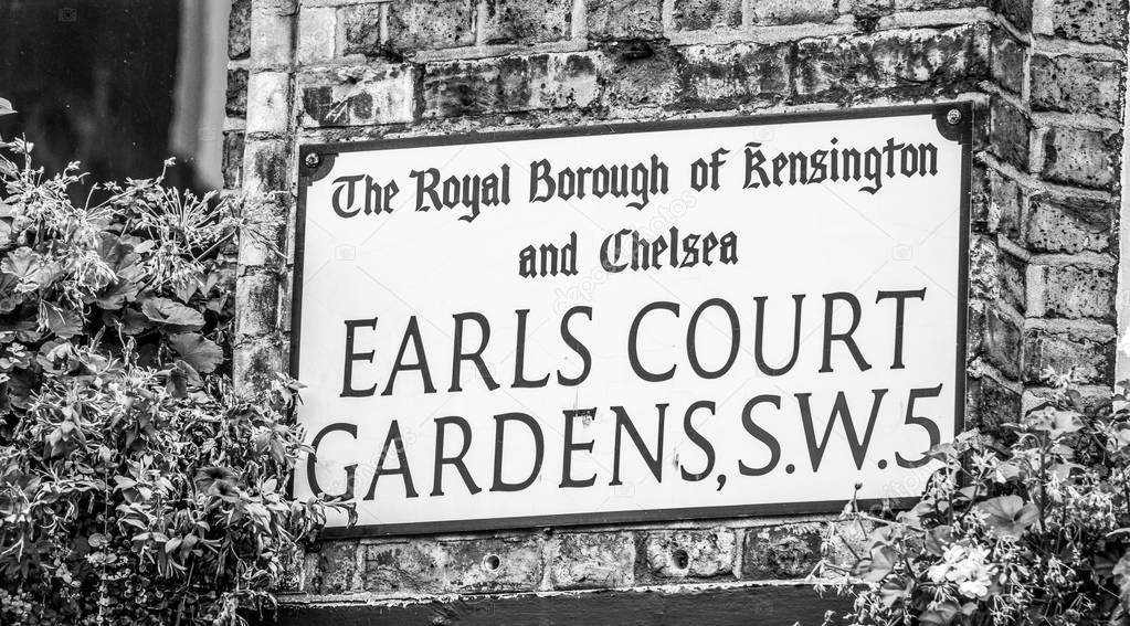 Street sign Earls Court Gardens