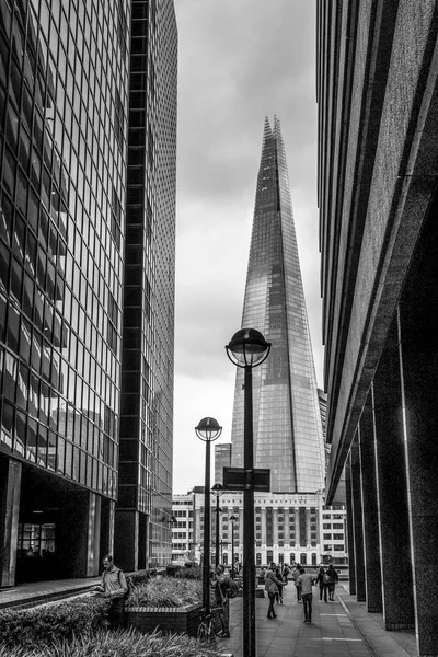 Vista sull'edificio Shard dall'altra parte del Tamigi - LONDRA - GRAN BRETAGNA - 19 SETTEMBRE 2016 — Foto Stock