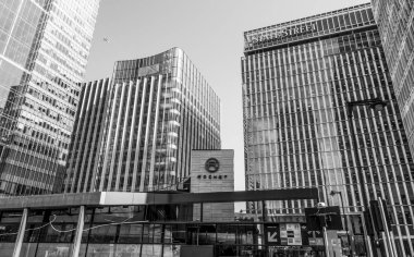 Devlet sokak bina ve sokak köşesinde Canary Wharf - Londra - İngiltere - 19 Eylül 2016