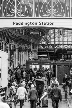 Londra Paddington istasyonu - bir çok meşgul yer - Londra - Büyük Britanya - 19 Eylül 2016