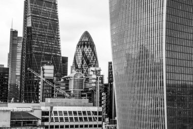 Londra'nın şehir - hava modern gökdelenler görüntülemek anıt - Londra - İngiltere - 19 Eylül 2016