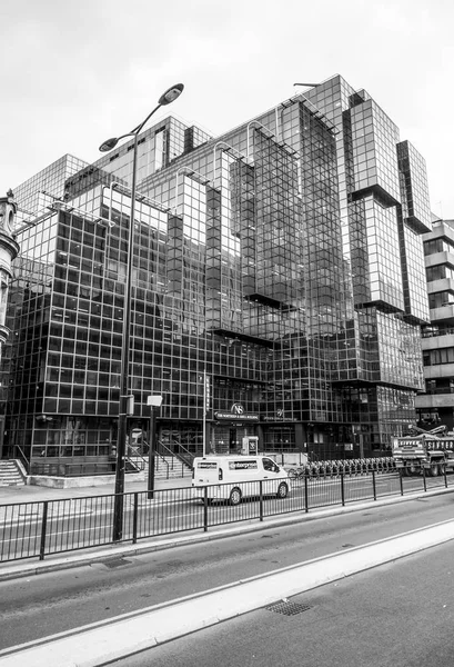 Vista para a rua com o Edifício No=and Shell na Cidade de Londres - LONDRES - GRANDE BRETANHA - SETEMBRO 19, 2016 — Fotografia de Stock