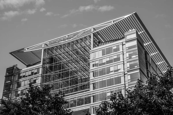 Bank of America at Canary Wharf in Londons financial district - LONDON - GREAT BRITAIN - SETEMBRO 19, 2016 — Fotografia de Stock