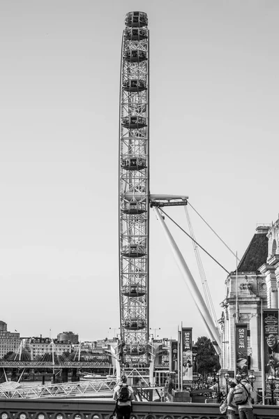 London Eye чортове колесо на захід - Лондон - Великобританія - 19 вересня 2016 — стокове фото