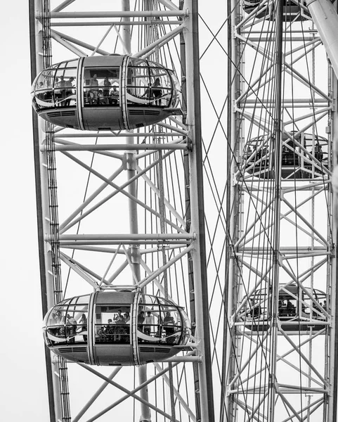 De capsules van het London Eye Giant Wheel - London - Groot-Brittannië - 19 September 2016 — Stockfoto