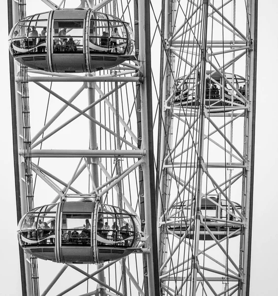 As cápsulas da London Eye Giant Wheel - LONDRES - GRANDE BRETANHA - SETEMBRO 19, 2016 — Fotografia de Stock