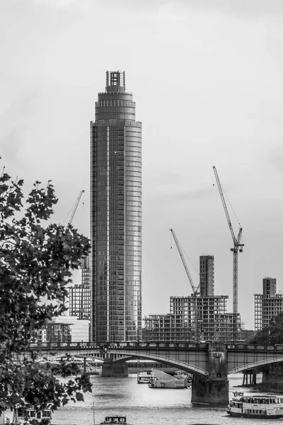 St George Pier Londra - Londra - İngiltere'de - 19 Eylül 2016 kulesinde