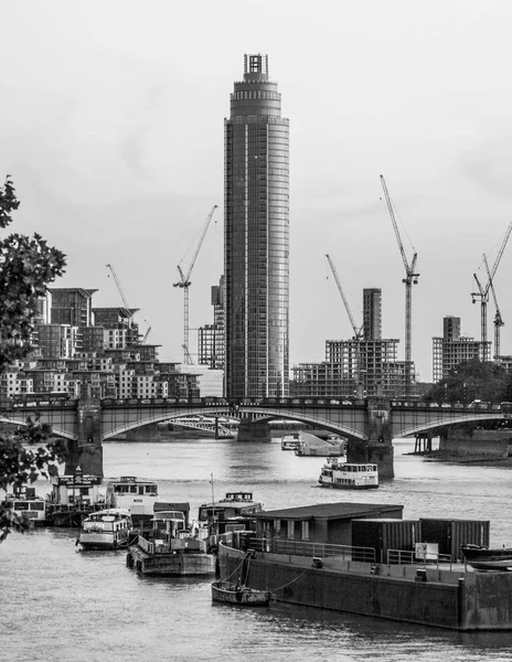 St George Pier Londra - Londra - İngiltere'de - 19 Eylül 2016 kulesinde