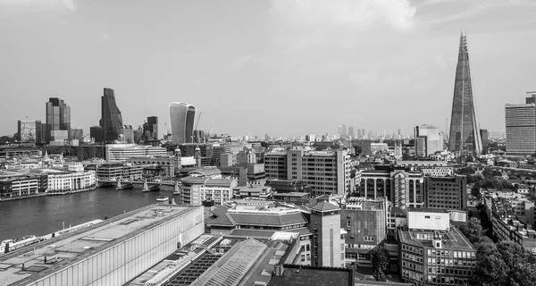 Londra şehir manzarası - havadan görünümden Tate Modern - Londra - Büyük Britanya - 19 Eylül 2016