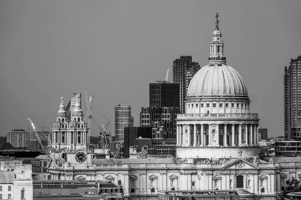 St Pauls cathredral - vista de Tate Modern - LONDRES - GRANDE BRETANHA - SETEMBRO 19, 2016 — Fotografia de Stock