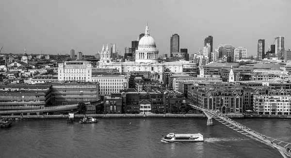 Letecký pohled nad londýnské City od galerie Tate Modern - Londýn - Velká Británie - 19. září 2016 — Stock fotografie
