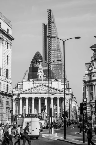 Royal Exchange Building in London - LONDON - GREAT BRITAIN - SEPTEMBER 19, 2016 — Stock Photo, Image