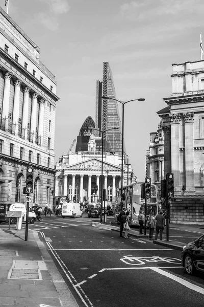 Cidade de Londres Vista de rua no Banco da Inglaterra - LONDRES - GRANDE BRETANHA - SETEMBRO 19, 2016 — Fotografia de Stock