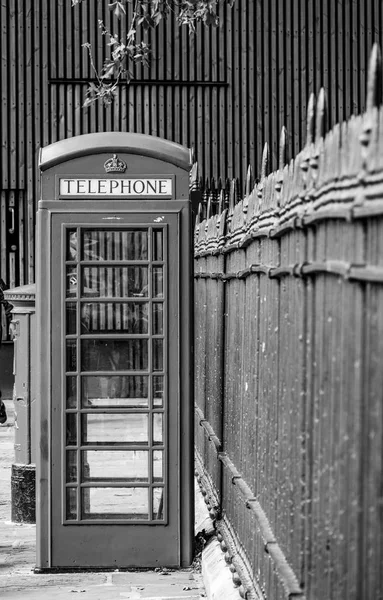 Original red phone booth at Greenwich - LONDON - GREAT BRITAIN - SEPTEMBER 19, 2016 — Stock Photo, Image