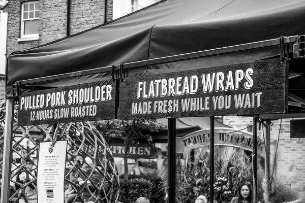 Venda de comida de rua em Londres - Porco puxado - LONDRES - GRANDE BRETANHA - SETEMBRO 19, 2016 — Fotografia de Stock