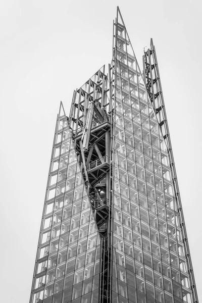 The amazing Shard Tower in London - LONDRES - GRAN BRETAÑA - 19 DE SEPTIEMBRE DE 2016 —  Fotos de Stock