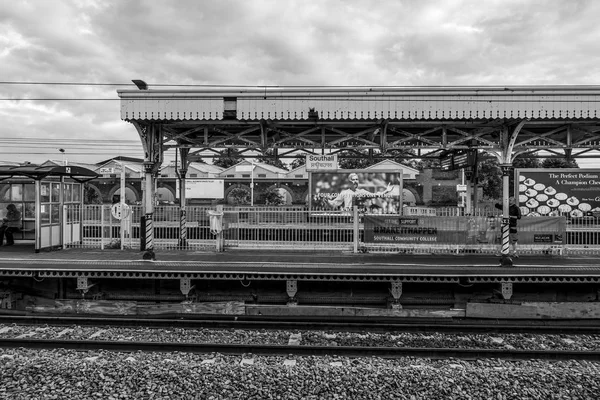 Plattformarna av London Southall station - London - Storbritannien - 19 September, 2016 — Stockfoto