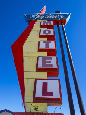 Şık Skyliner Motel adlı rota 66 - Stroud - Oklahoma - 16 Ekim 2017
